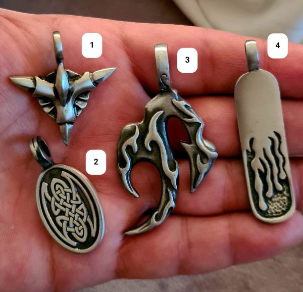 آویز استیل مدل سیاه قلم - Image 1