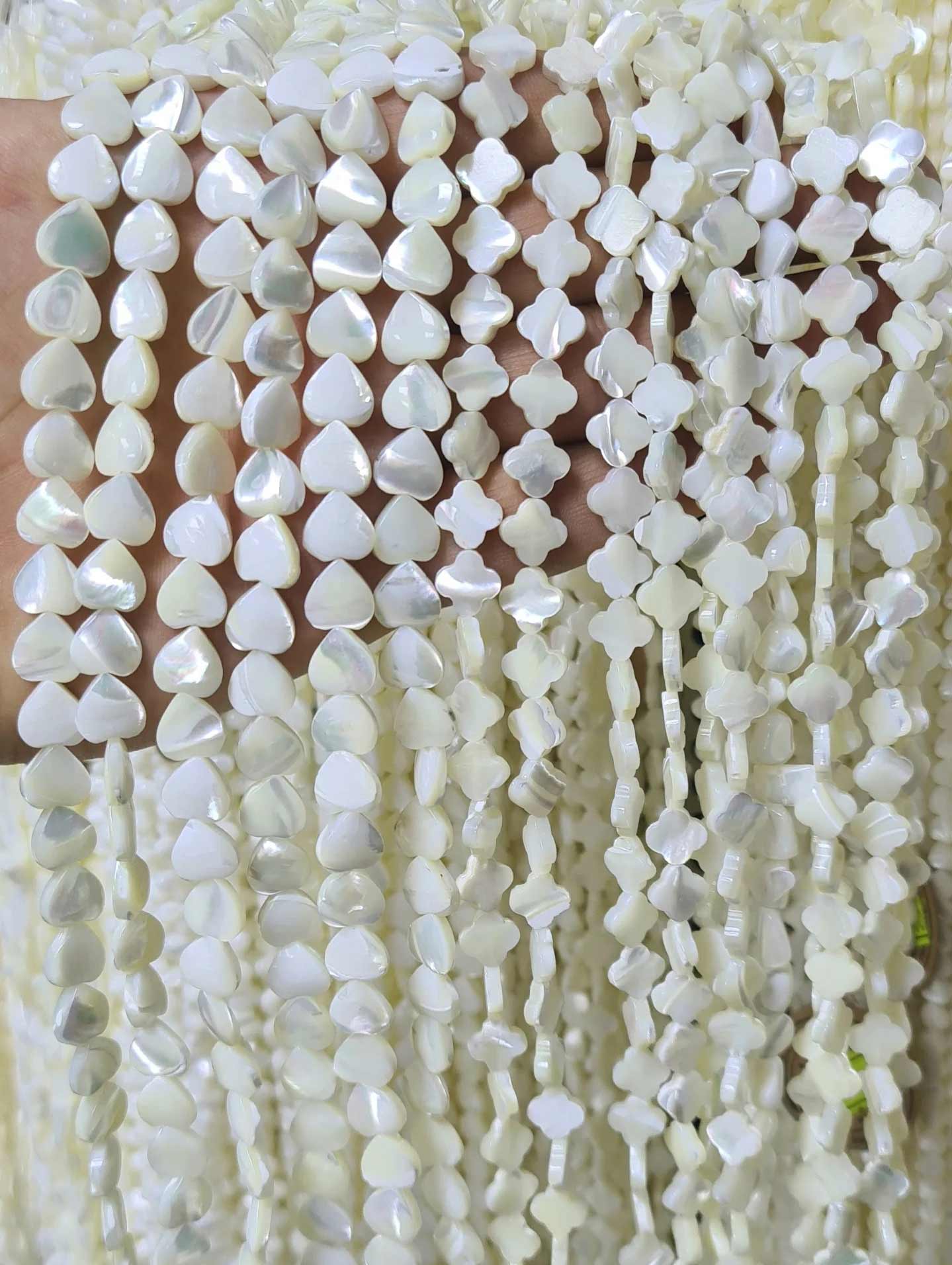 Screenshot_۲۰۲۵۰۸۰۸_۰۳۳۶۵۶_Instagram ریسه صدف اصل ونکلیف و قلب زیورآلات - Image 1