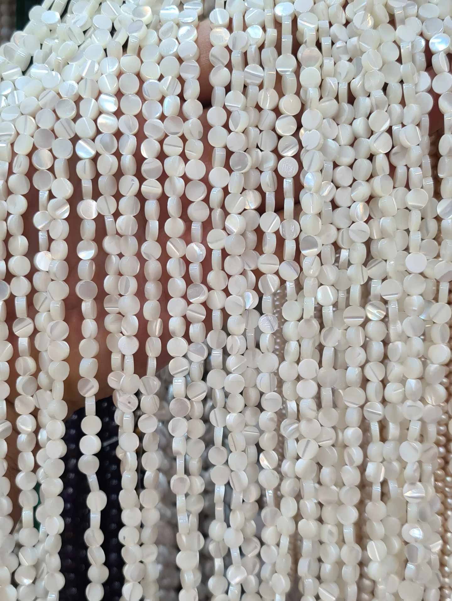 Screenshot_۲۰۲۵۱۰۰۲_۱۵۰۴۴۲_Instagram ریسه صدف طبیعی سکه ای زیورآلات - Image 1