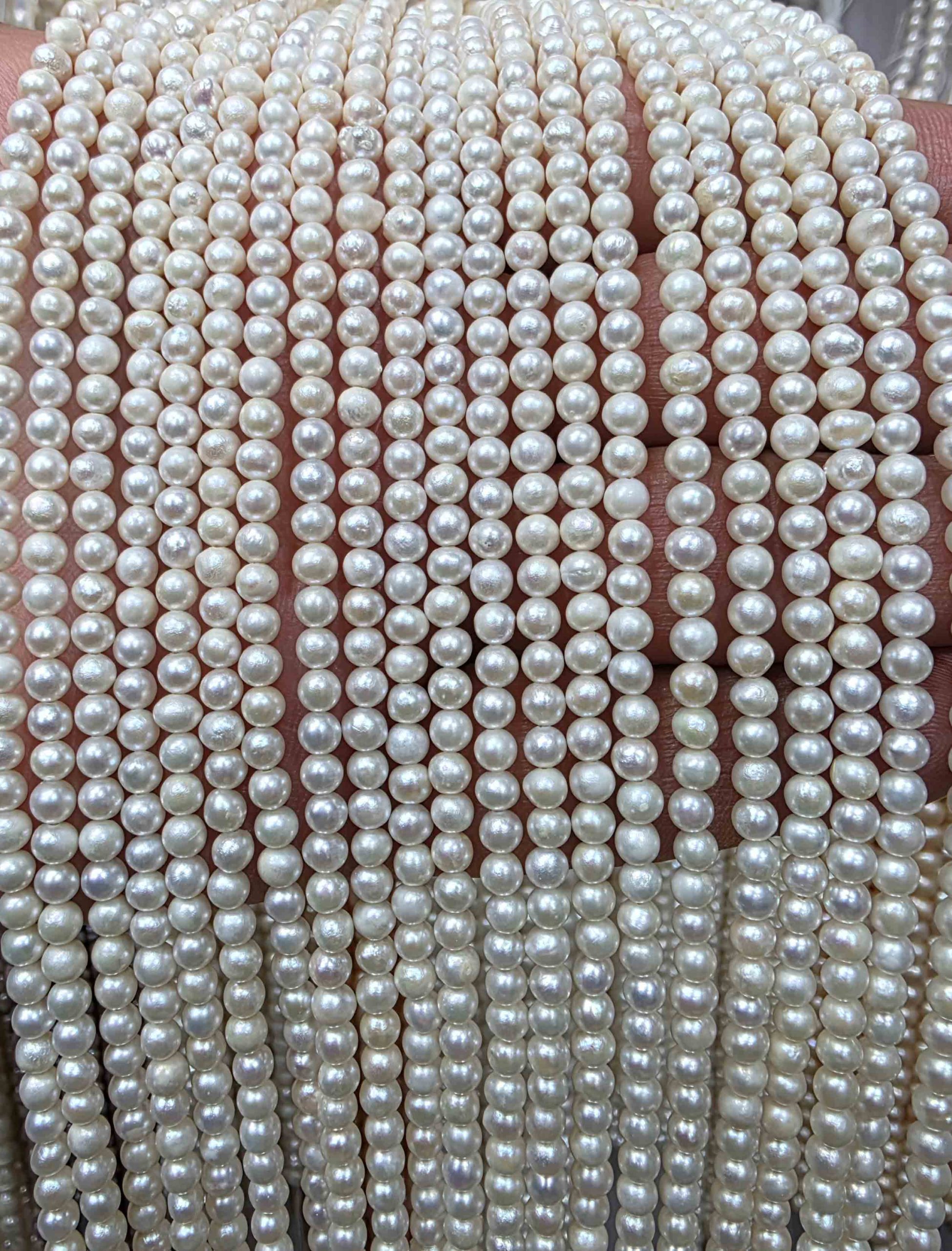 ۲۰۲۶۰۱۰۷_۱۴۴۴۴۷ ریسه مروارید پرورشی گرد سایز 4 میل - Image 1