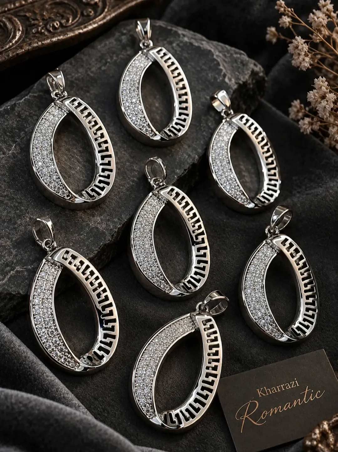 Screenshot_۲۰۲۶۱۰۱۳_۲۲۳۷۲۴_Instagram آویز استیل نگین دار طرح بولگاری